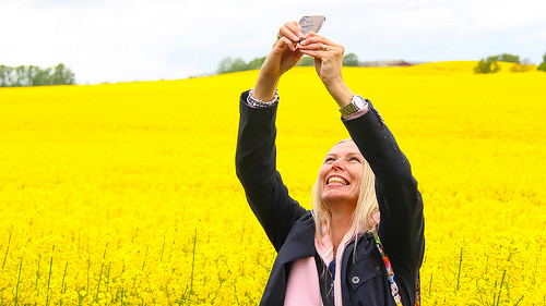 Taking a selfie by Infomastern selfie photo